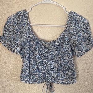 Cinch puff-sleeve crop top